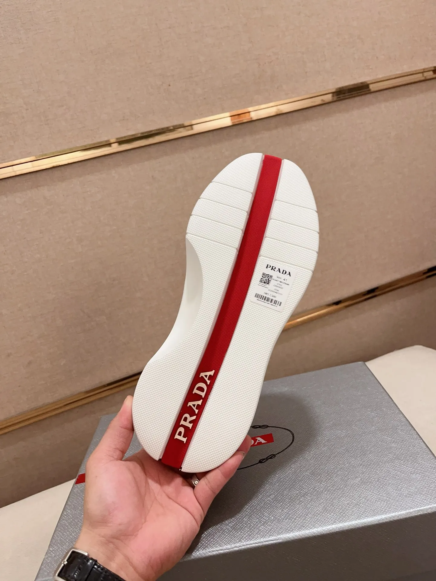 Factory price 620💰 ✔️✔️✔️Higher version High-quality new PRADA (Prada) counters are launched simultaneously. New men's shoes and 😘fabric are made of high-tech glue-spraying technology. Lining: Full cowhide lining. 👍🏿 High-end ☄️ air-cushion molded anti-slip rubber outsole, exquisite lines, simple and elegant, comfortable and high-end for leisure travel. Code number: 38 to 45 (can be customized to 46 to 47, non-refundable)